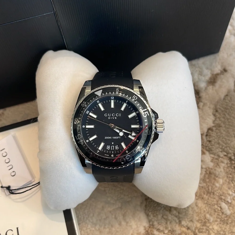 NWT GUCCI DIVE XL 45MM QUARTZ WATCH